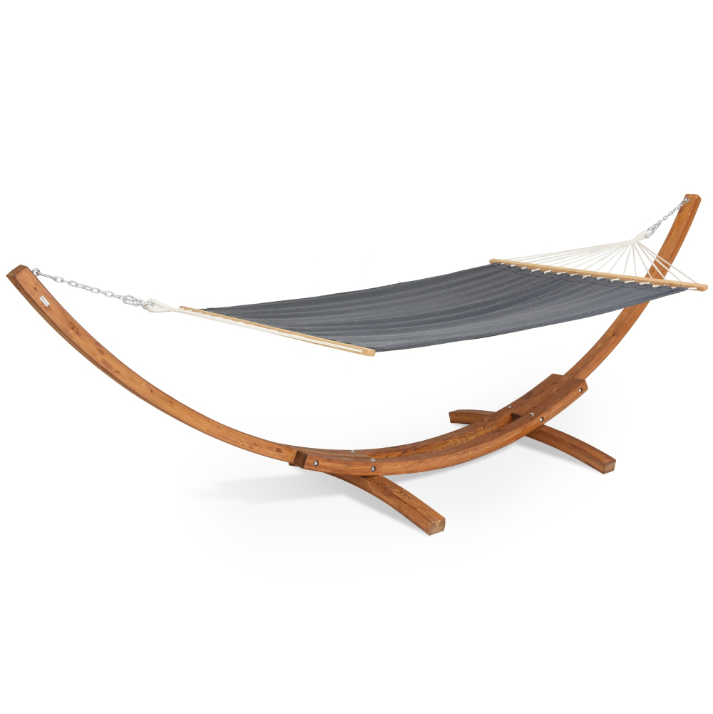 Hamak z drewnianym stojakiem
